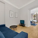 Palace 4*