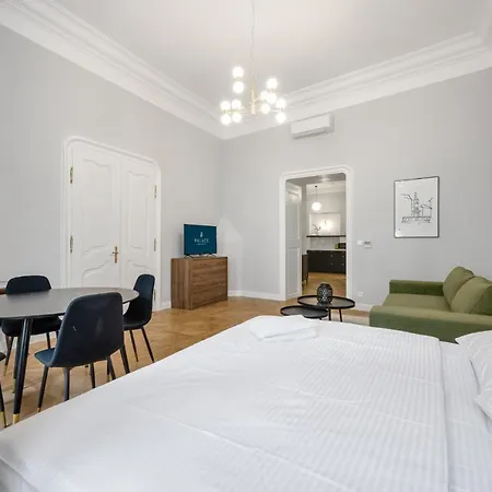 Palace 4*