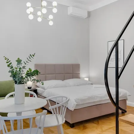 Palace Aparthotel 4*