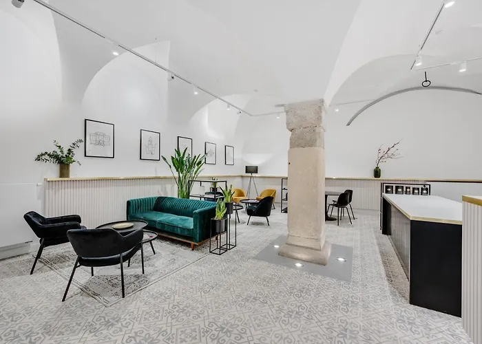 Palace Apartahotel 4*